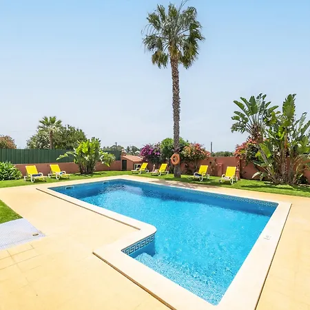 Villa In Algarve With Pool Near Beaches