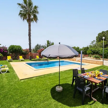 Villa In Algarve With Pool Near Beaches